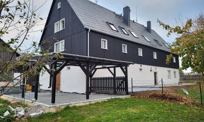 Bischofswerda Apartment | Historic Vacation Apartment with Pool & Pet-Friendly Amenities