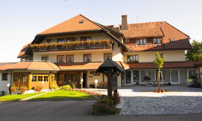 Hoechenschwand Apartment | Cozy Vacation Apartment in a 4-Star Ocean View Hotel