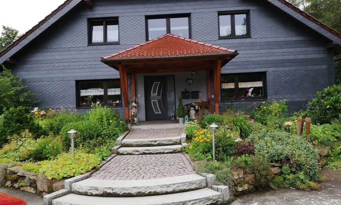 Nisterau Apartment | Family-Friendly Lay Apartment 2 with Kitchen Amenities