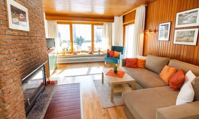 Sankt Valentin Apartment | Cozy Ground Floor Apartment with Terrace and Kitchen