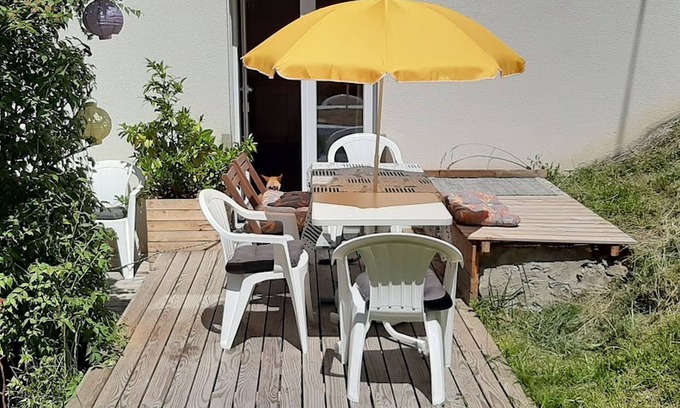 Stockach Apartment | Cozy Vacation Apartment with Kitchen & Breakfast Included