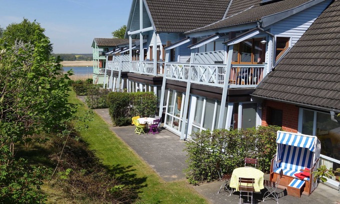 Neuensien Apartment | Seaside Retreat: Fischerhaus Balcony Apartment 07