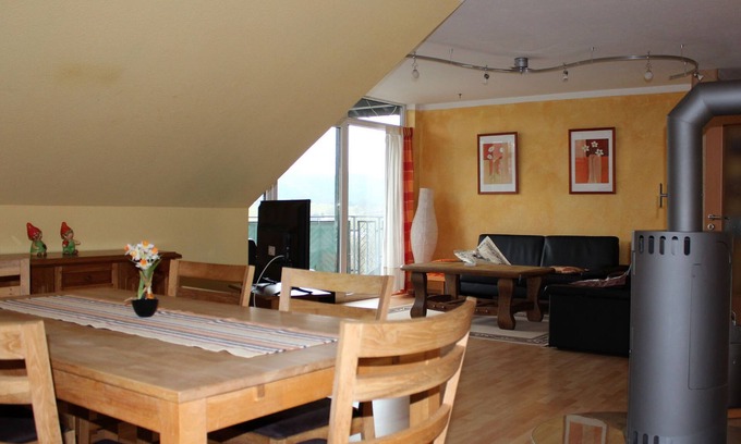 Wiemeringhausen Apartment | Family-Friendly 2-Bedroom Apartment with Kitchen Amenities