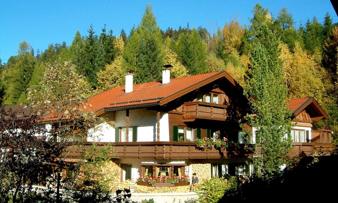 Mittenwald Apartment | Cozy 1-Room Apartment with Mountain View & Pet-Friendly