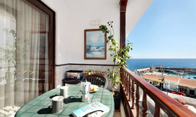 Candelaria Apartment | Sea View Apartment 'El Descanso' with Shared Pool & Wi-Fi