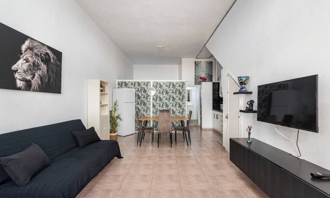 La Listada Apartment | Oceanfront Vacation Apartment 'Apartamento La Listada Bajo' with Wi-Fi