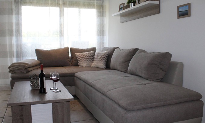 Wamel Apartment | Guest Rated 10/10: Lake View Apartment Am Fischteich