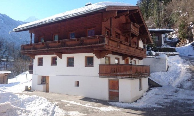 Burgstall Apartment | Spacious Vacation Apartment for 12 in Mayrhofen, Rated 10/10