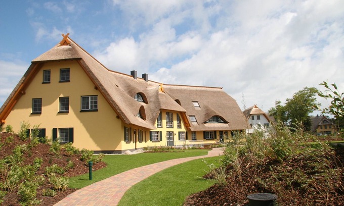 Neuhaus Apartment | Cozy Apartment for 4 with Oceanfront Views in Dierhagen