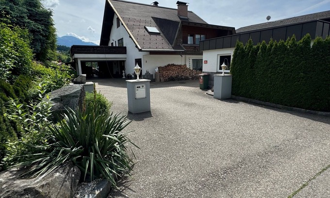 Seeboden Apartment | Ocean View Retreat: Pet-Friendly Family Getaway Awaits