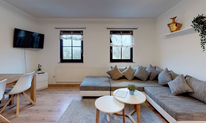 Spittelstein Apartment | Cozy Apartment for 8 Guests in Rödental with Great Amenities