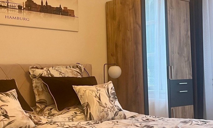 Blankenese Apartment | Spacious Apartment for 6 with Ocean View in Hamburg