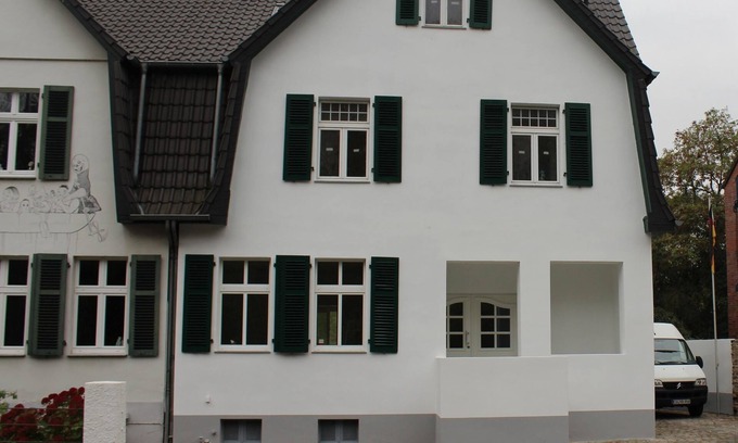 Zulpich Apartment | Spacious Zülpich Apartment for 5 Guests - Pet Friendly