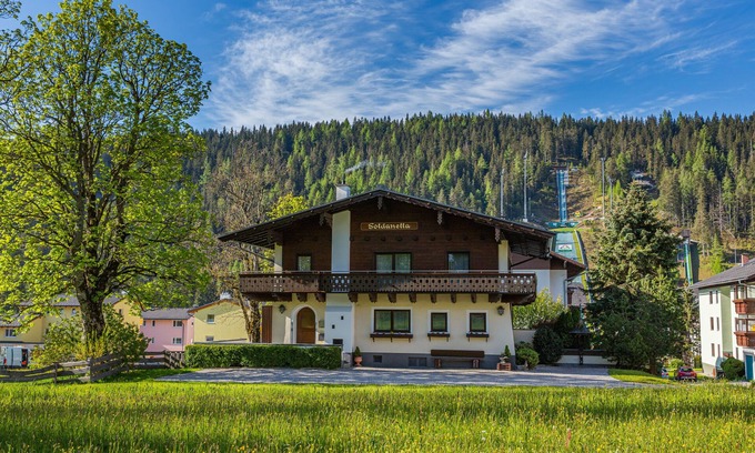 Ramsau am Dachstein Apartment | Cozy Apartment for 3 in Scenic Ramsau - Pet & Child Friendly