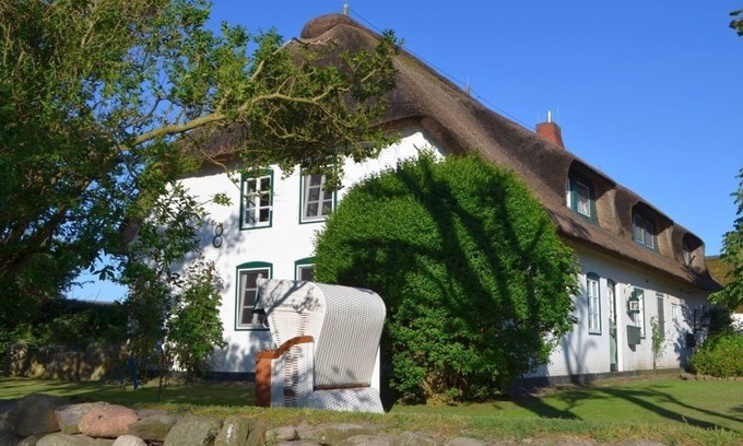 Großdunsum Apartment | Cozy Oceanfront Apartment for 2 Guests in Dunsum