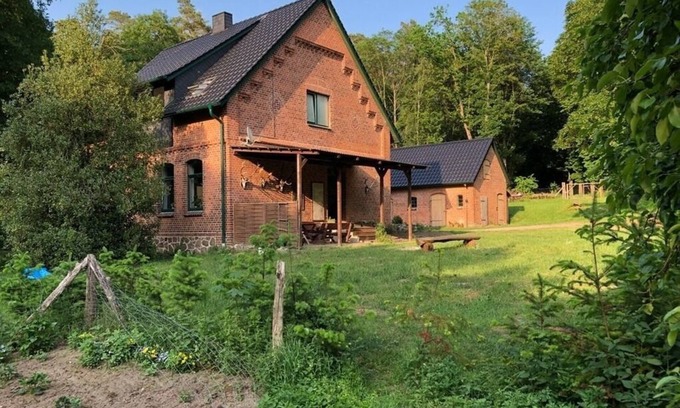 Karow Apartment | Cozy 75m² Apartment for 4 Guests in Karow