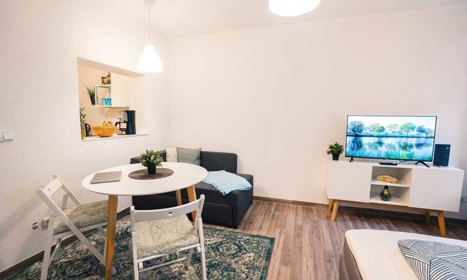 Gera Apartment | Cozy Apartment for 2 with Ocean View in Gera