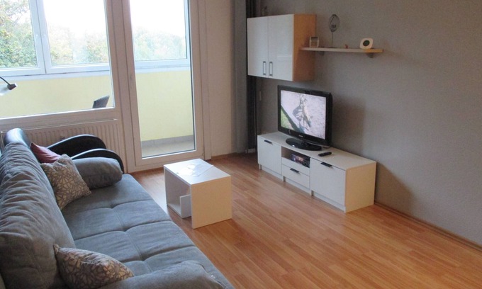 Holm Apartment | Cozy 40m² Apartment for 4 Guests in Holm - Pet Friendly!