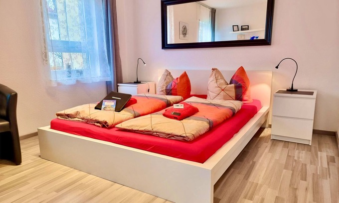 Sudvorstadt-Ost Apartment | Explore Our Family-Friendly Apartment Near Großer Garten