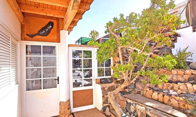 Tarajalejo Apartment | Charming CASA LA ISLA: Oceanfront Retreat with Pool & Spa