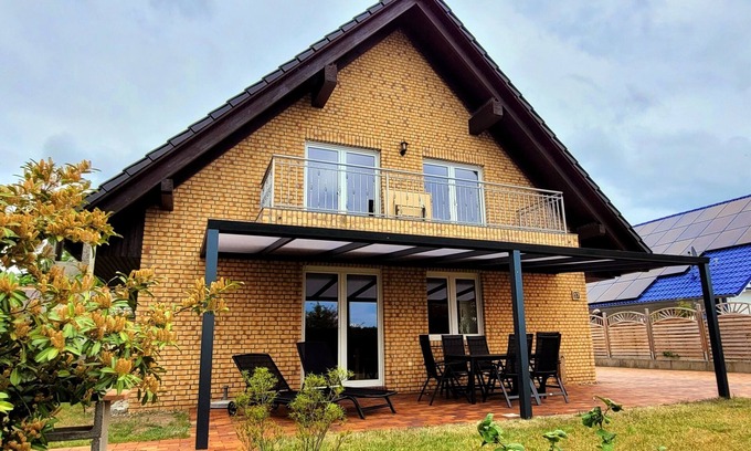 Muritz Apartment | Cozy Apartment for 6 in Alt Schwerin with Great Amenities
