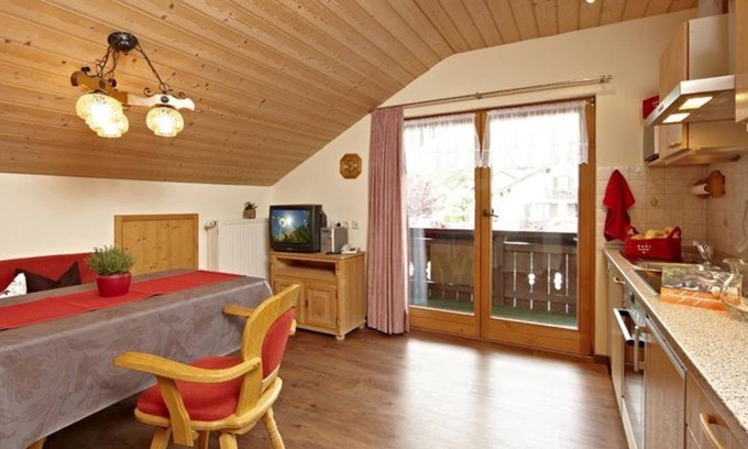 Bad Kohlgrub Bed & Breakfast | Cozy Großenast Apartment at Guesthouse Alpina Awaits You