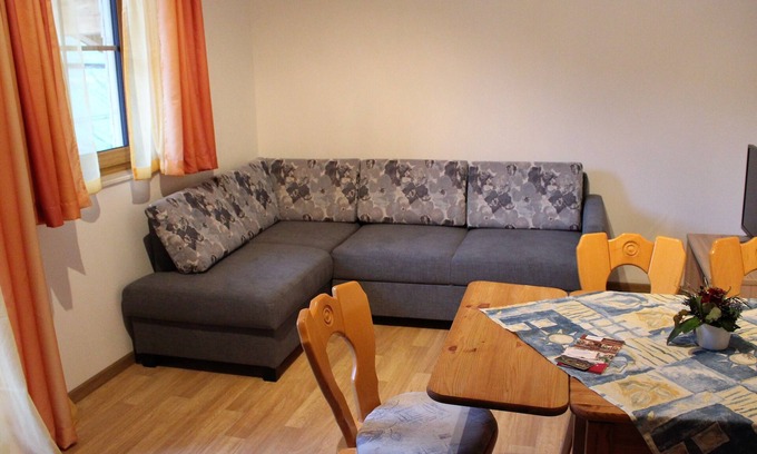Brannenburg Apartment | Bright 60sqm Vacation Apartment with Kitchen & Breakfast