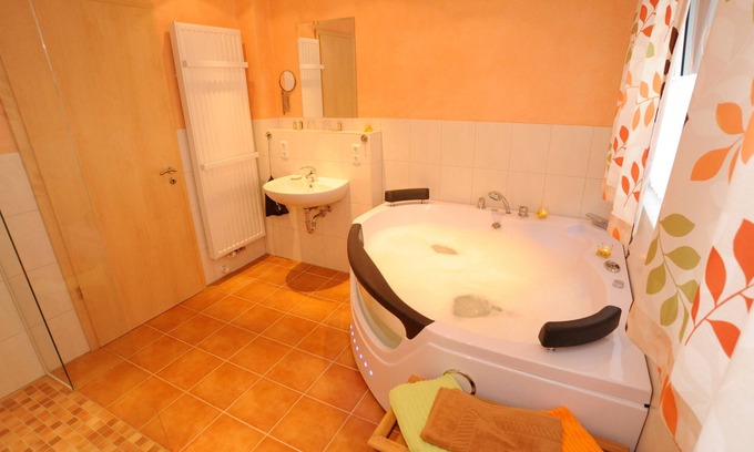 Rhoden Apartment | Cozy Diemelstadt Apartment for 2 with Spa & Hot Tub