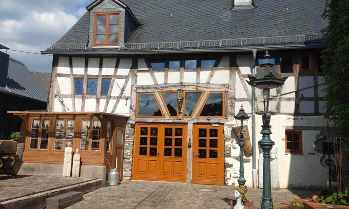 Raversbeuren Apartment | Stylish Vacation Apartment in Historic Art Barn - 10/10 Rated