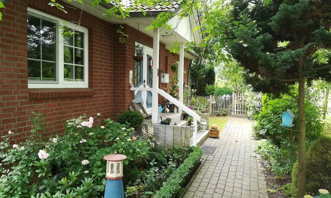Hamburg-Mitte Apartment | Cozy Elbinsel Retreat: Guest Rated 9.8, Pet Friendly & Central