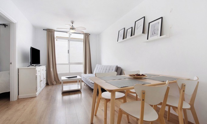 Morro Jable Apartment | Cozy Playa Morro Jable 2a: Beachfront Apartment with Wi-Fi
