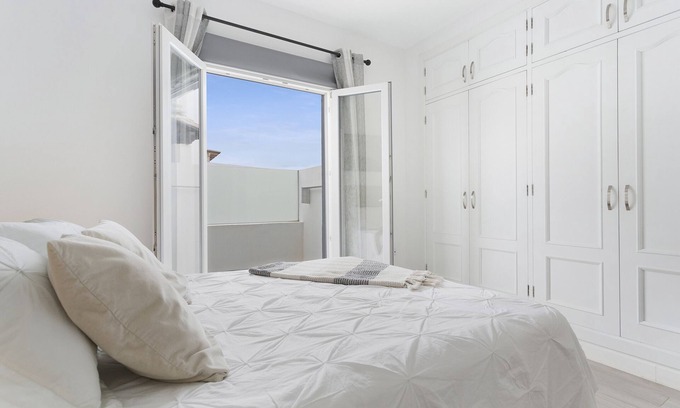 Triquivijate Apartment | Inviting 'Amanecer' Apartment with Private Terrace & Wi-Fi
