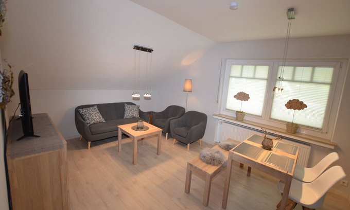Wiemeringhausen Apartment | Cozy Attic Apartment for Two with Kitchen & Breakfast
