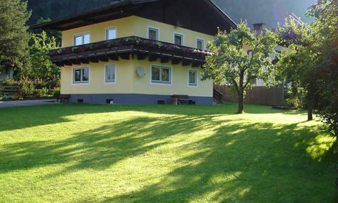 Sankt Martin bei Lofer Apartment | Top-Rated Vacation Apartment Jirkal with Family-Friendly Amenities