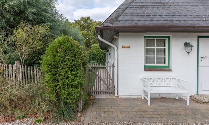 Schleswig-Holstein Apartment | Pet-Friendly Vacation Apartment Kastanienhof Sanddorn