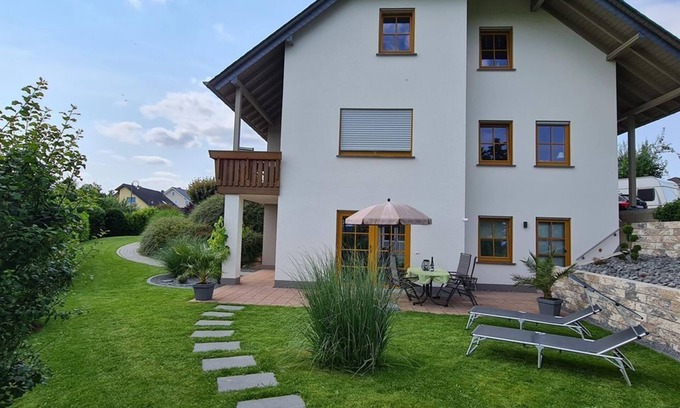 Monzelfeld Apartment | Scenic Vacation Apartment Moseltor with Ocean View