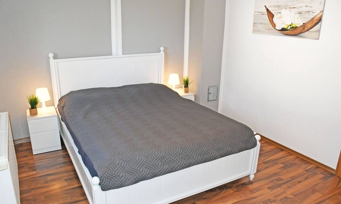 Thesenvitz Apartment | Cozy Mohnblume Apartment with Fireplace & Ocean View