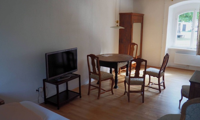 Hayingen Apartment | Cozy Vacation Apartment Nonne with Free Breakfast for Families