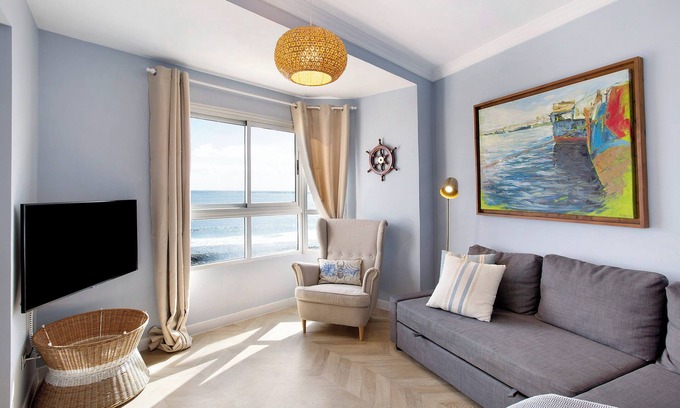 Playa de Arinaga Apartment | Ocean View Apartment 'Arinaga' with Wi-Fi and Spa Access