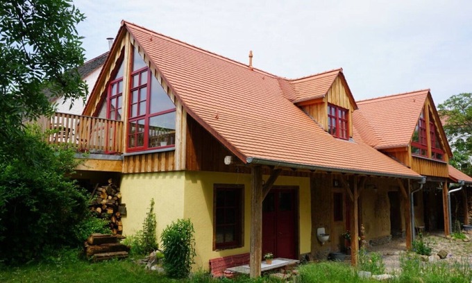 Taucha Apartment | Pet-Friendly Partheblick: Family-Approved Getaway