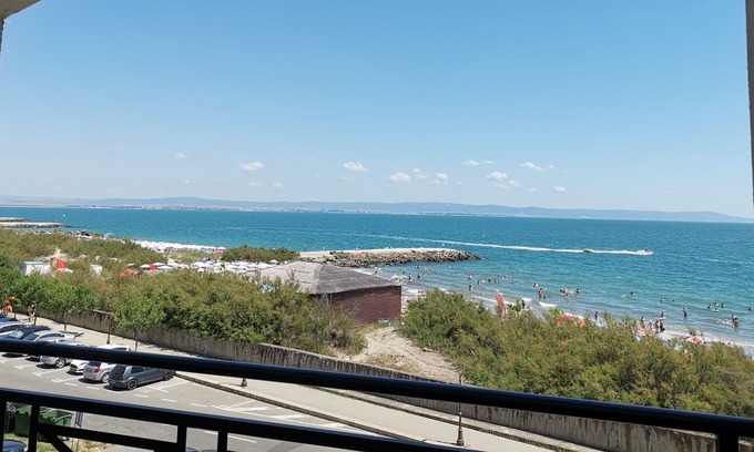 Old Town Apartment | Beachfront Vacation Apartment with Pool and Spa Amenities