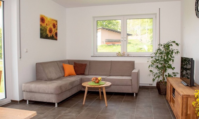 Laichingen Apartment | Relax in Sonnenblume: Family-Friendly Apartment with Spa