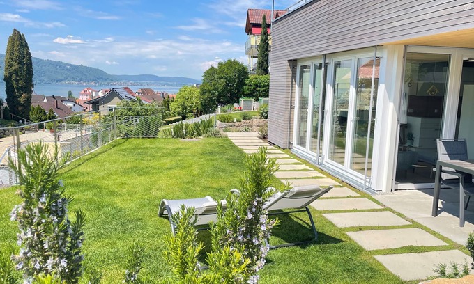 Sipplingen Apartment | Relax in Torkelstube: Oceanfront Vineyard Retreat