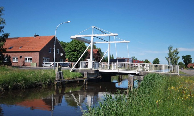 Jumme Apartment | Pet-Friendly Vacation Apartment Wiesenblick with Ocean View