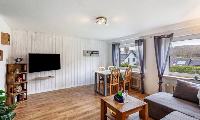 Hoppecke Apartment | Cozy Vacation Apartment "Wilde Schanze" with Garden & Wifi