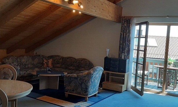 Uebersee Apartment | Bright 2-Bedroom Apartment with Balcony and Kitchen