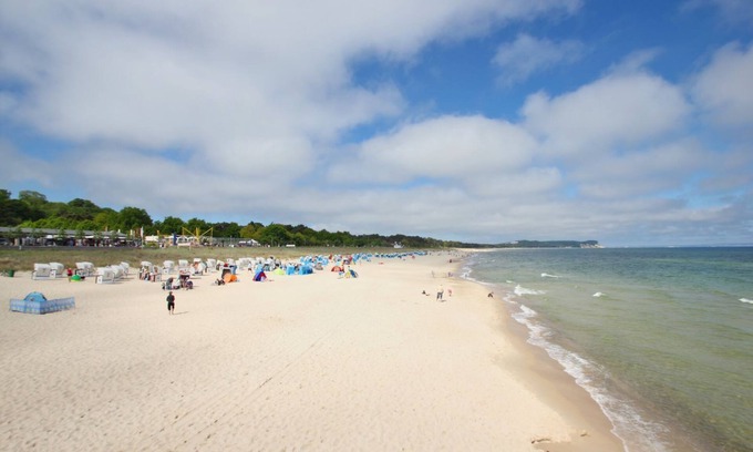 Ostseebad Baabe Apartment | Cozy Vacation Apartment with Terrace & Pool Access - Haus Nordstrand