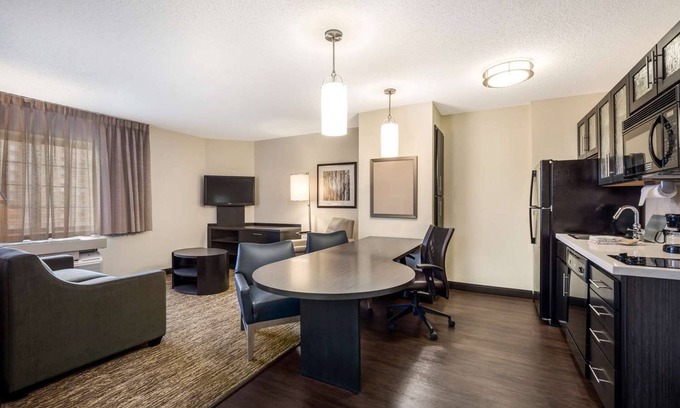 Huntsville Hotel | Family-Friendly Getaway: 4 Units, Pets Welcome!