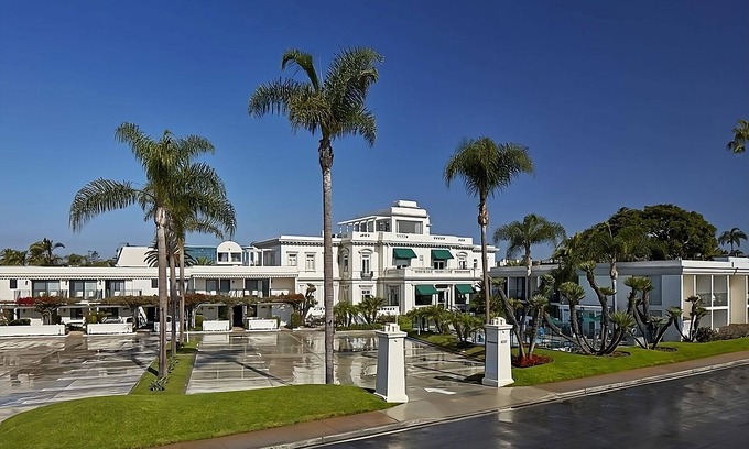 Coronado Hotel | Enjoy Beach Access & Relaxing Amenities Near Seaport Village