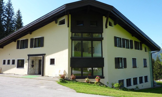 Muehlbach Am Hochkoenig Apartment | Cozy Apartment with Terrace in Hochkönig's Mountain Paradise